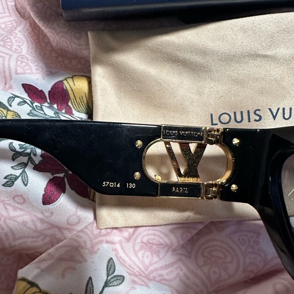Louis Vuitton Sunglasses - Picture 3 of 11